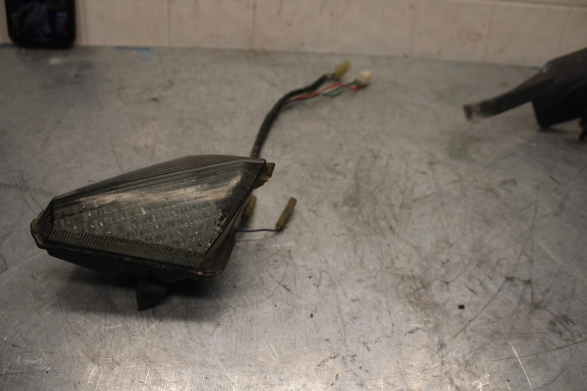 07-08 YAMAHA YZF R1 REAR TAIL TAILLIGHT BACK BRAKE LIGHT BB425