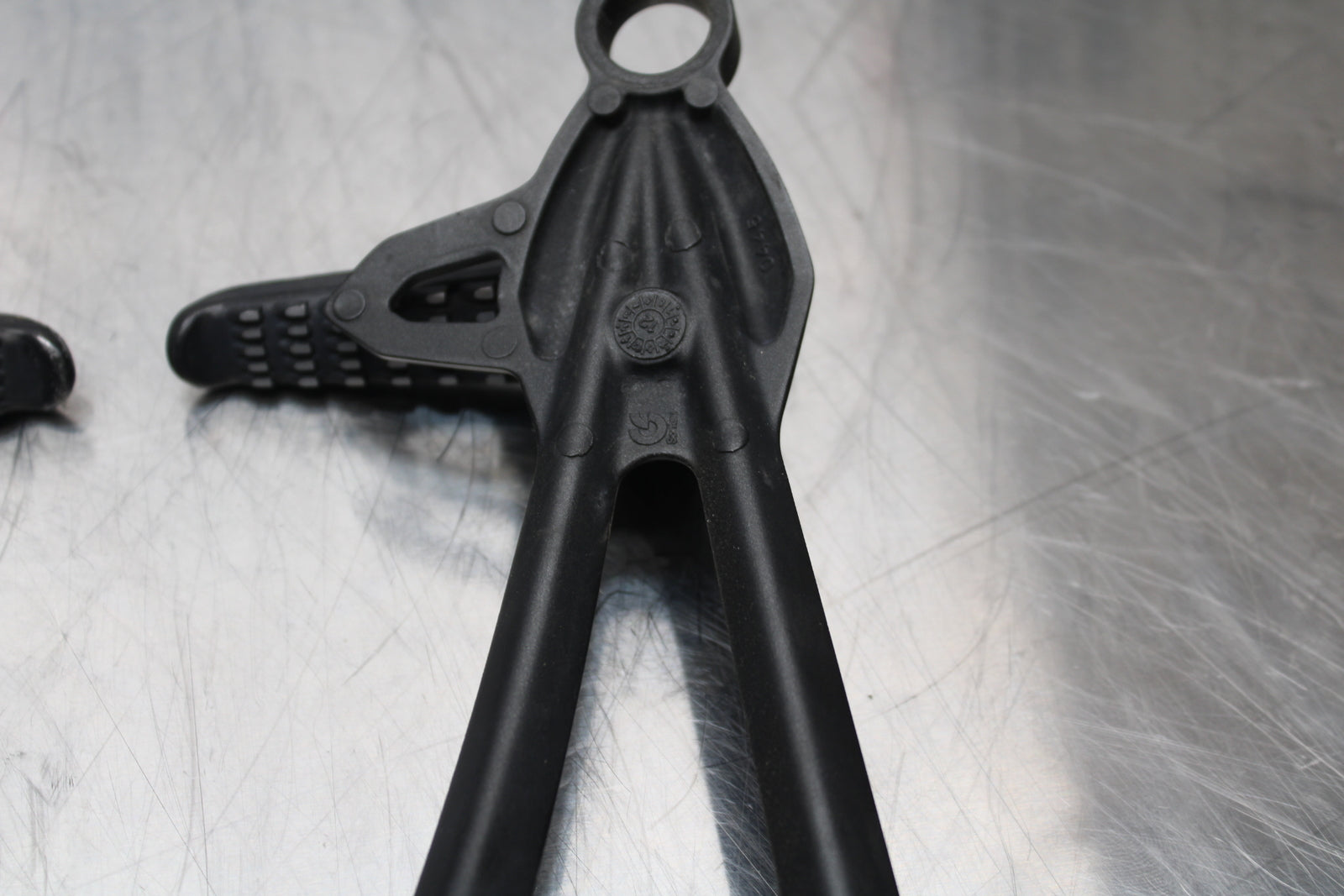 13-17 KAWASAKI NINJA ZX6R ZX636 ABS REAR BACK PASSENGER PEG SET PAIR BB143