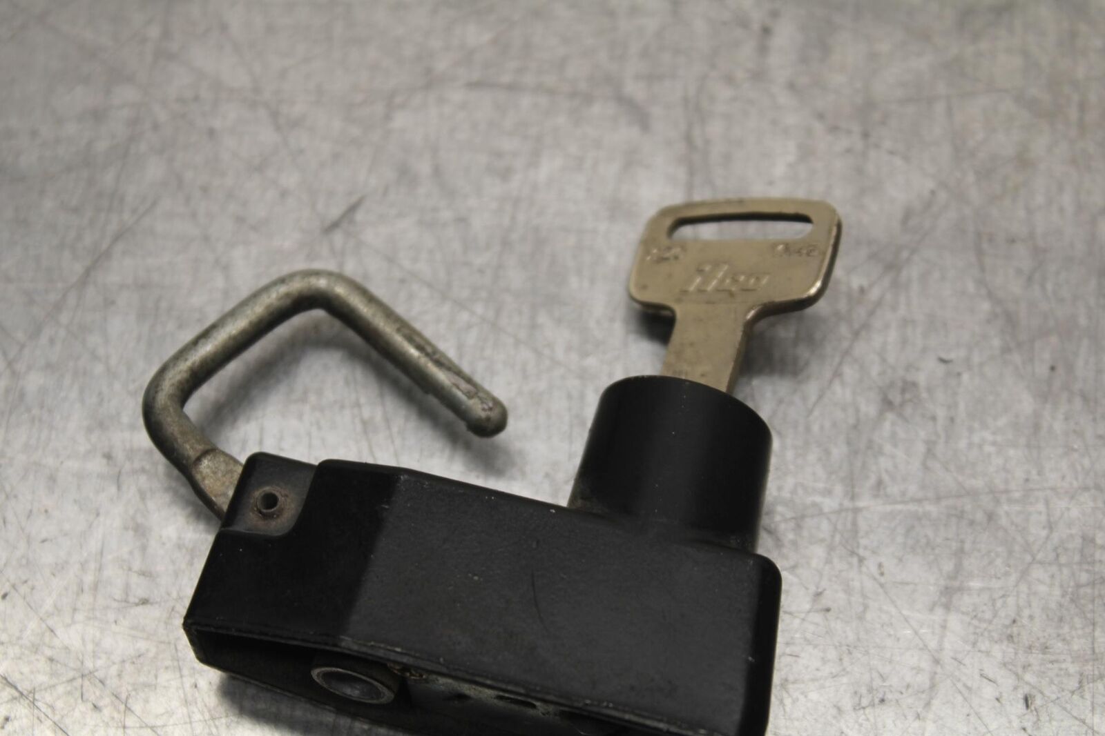 1998 Yamaha Vmax 1200 VMX1200  GAS CAP AND SEAT LOCK BB620