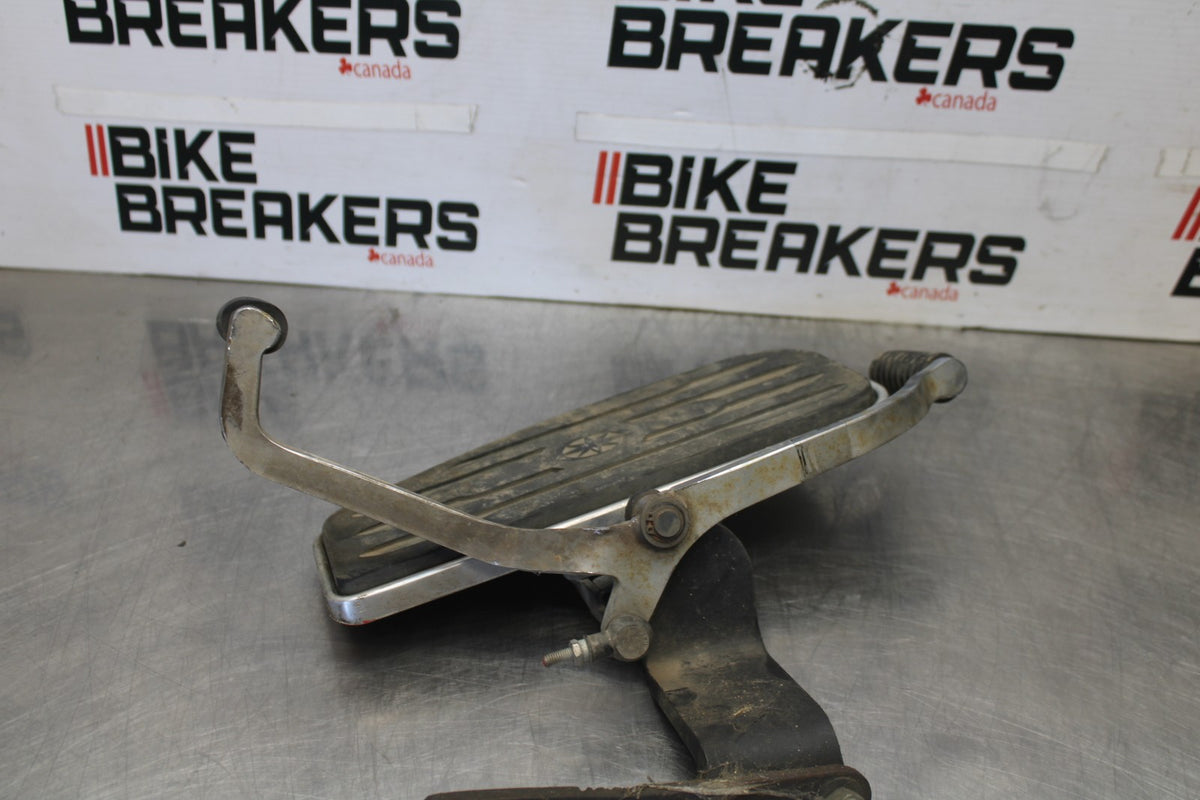 08 YAMAHA V STAR 1100 XVS1100AW CLASSIC LEFT FRONT FOOT REST PEG STEP BB916