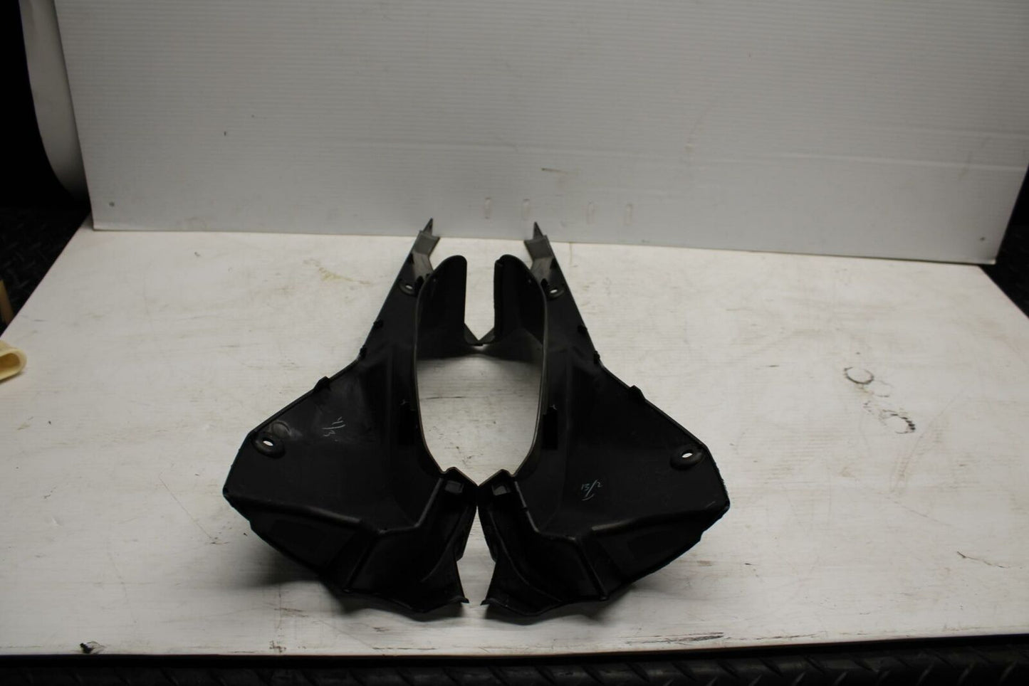 15-17 YAMAHA YZF R3 RIGHT LEFT FRONT DUCT COVERS PANELS COWLS BB293