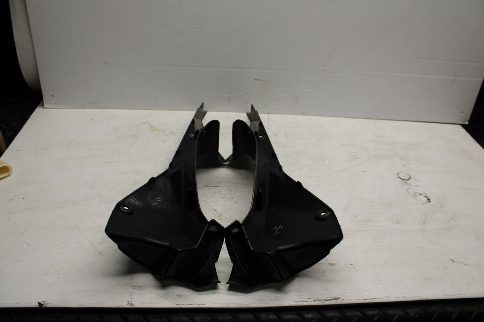 15-17 YAMAHA YZF R3 RIGHT LEFT FRONT DUCT COVERS PANELS COWLS BB293