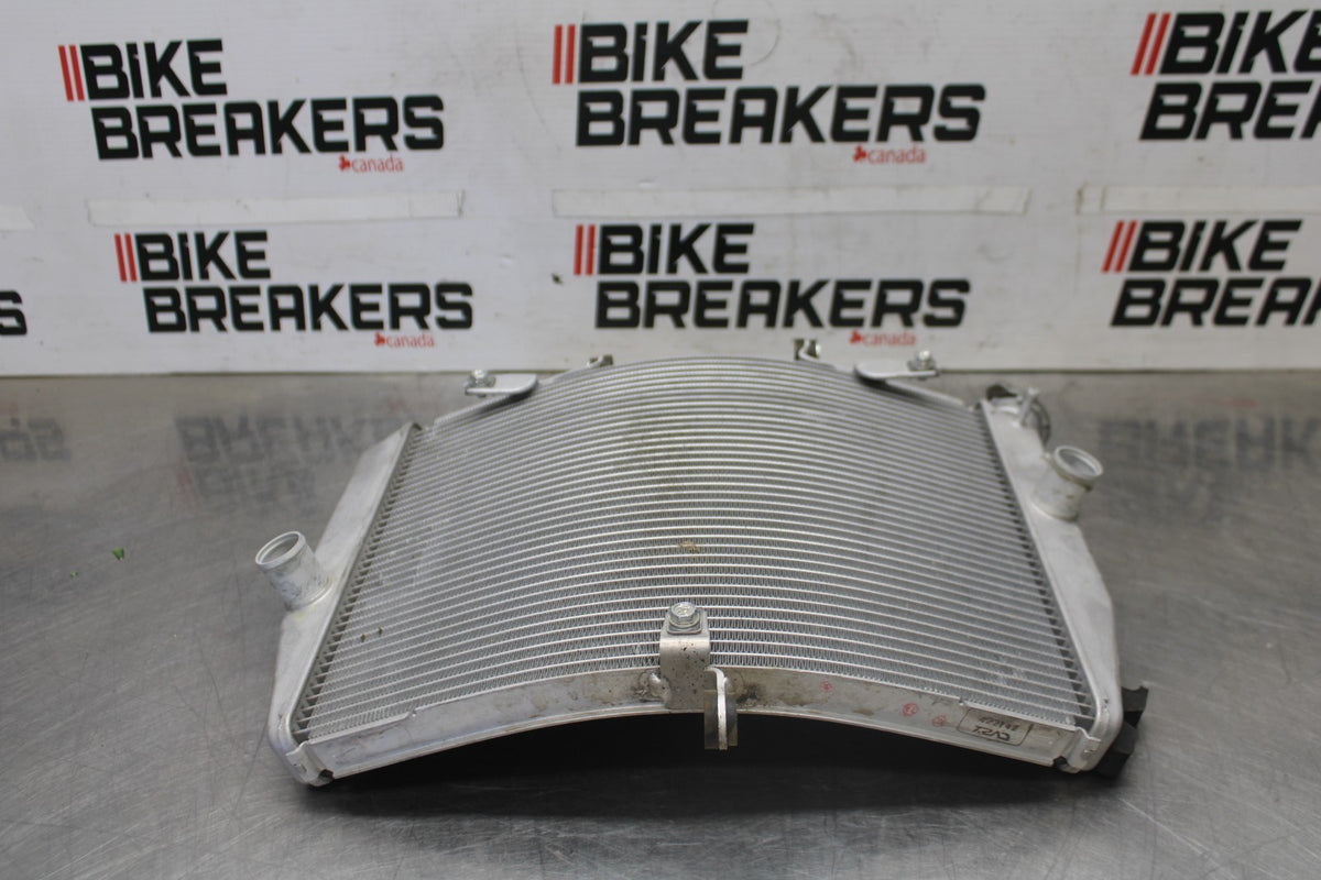 24-25 KAWASAKI NINJA ZX6R ENGINE RADIATOR MOTOR COOLER RADIATER BB939