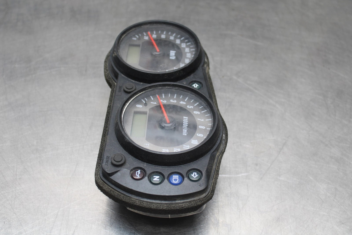 06 KAWASAKI Z750 SPEEDO TACH GAUGES DISPLAY CLUSTER SPEEDOMETER TACHOMETER BB837