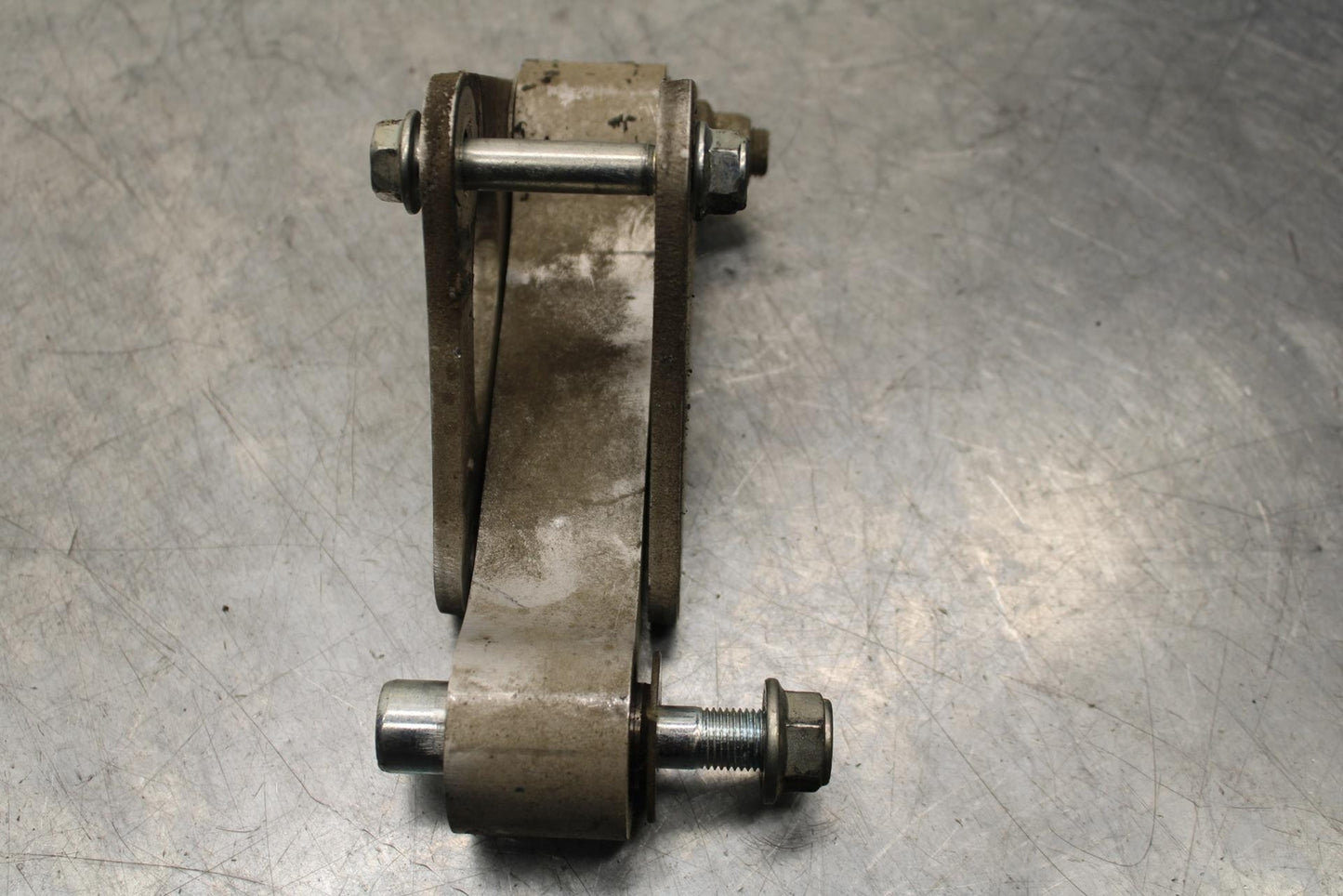 20 SUZUKI GSXR 1000 REAR DOGBONE SHOCK LINKAGE LINK BB597