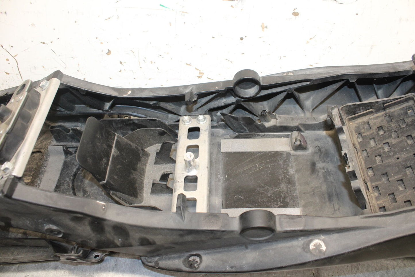 08-09 SUZUKI GSXR600 REAR SUBFRAME BACK SUB FRAME BB728