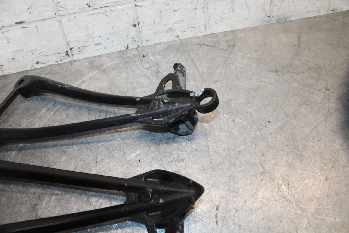 2008 Kawasaki Ninja ZX10R  REAR BACK PASSENGER PEG SET PAIR 34028-0094 BB524