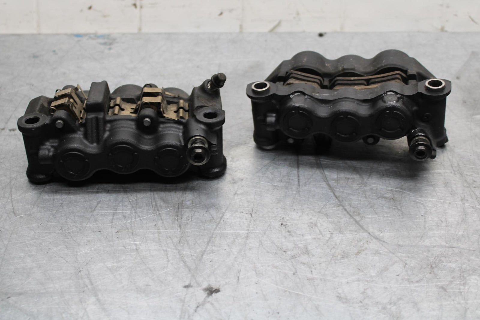 09-14 YAMAHA YZF R1 RIGHT LEFT FRONT BRAKE CALIPER SET PAIR CALIPERS BB448