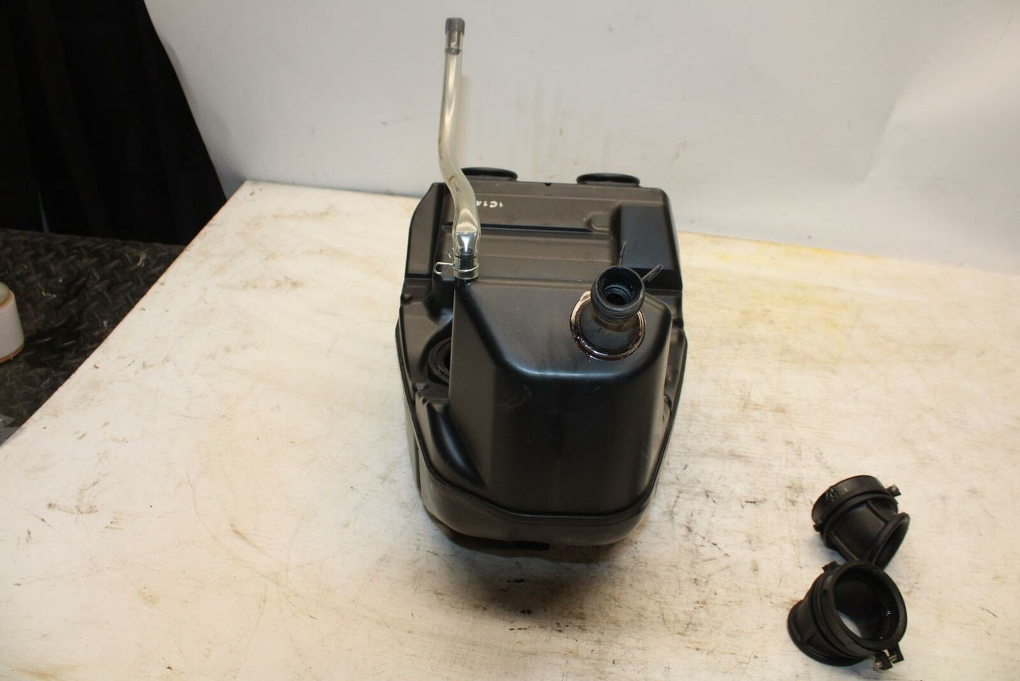 11-12 KAWASAKI NINJA 400 EX400 C AIRBOX AIR INTAKE FILTER BOX BB358