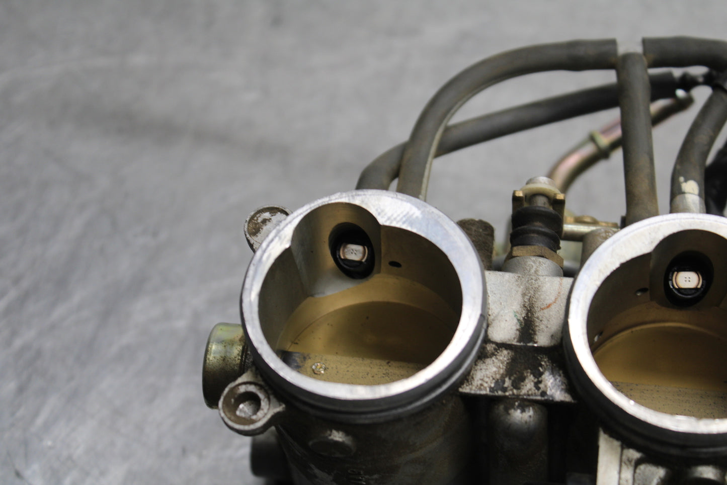 04-05 YAMAHA YZF R1 MAIN FUEL INJECTORS / THROTTLE BODIES BB131