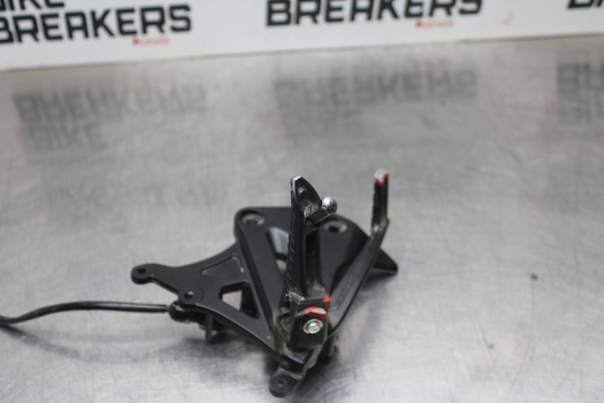 24-25 SUZUKI GSXR1000 RIGHT REARSET REAR SET DRIVER FOOT PEG REST STOP BB767