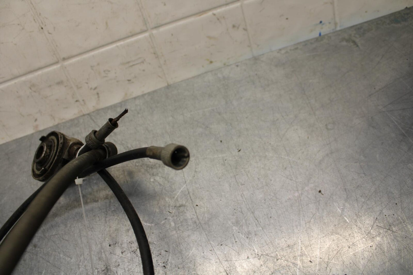 75 SUZUKI GT 550 SPEEDOMETER DRIVE SPEEDO LINE BB72