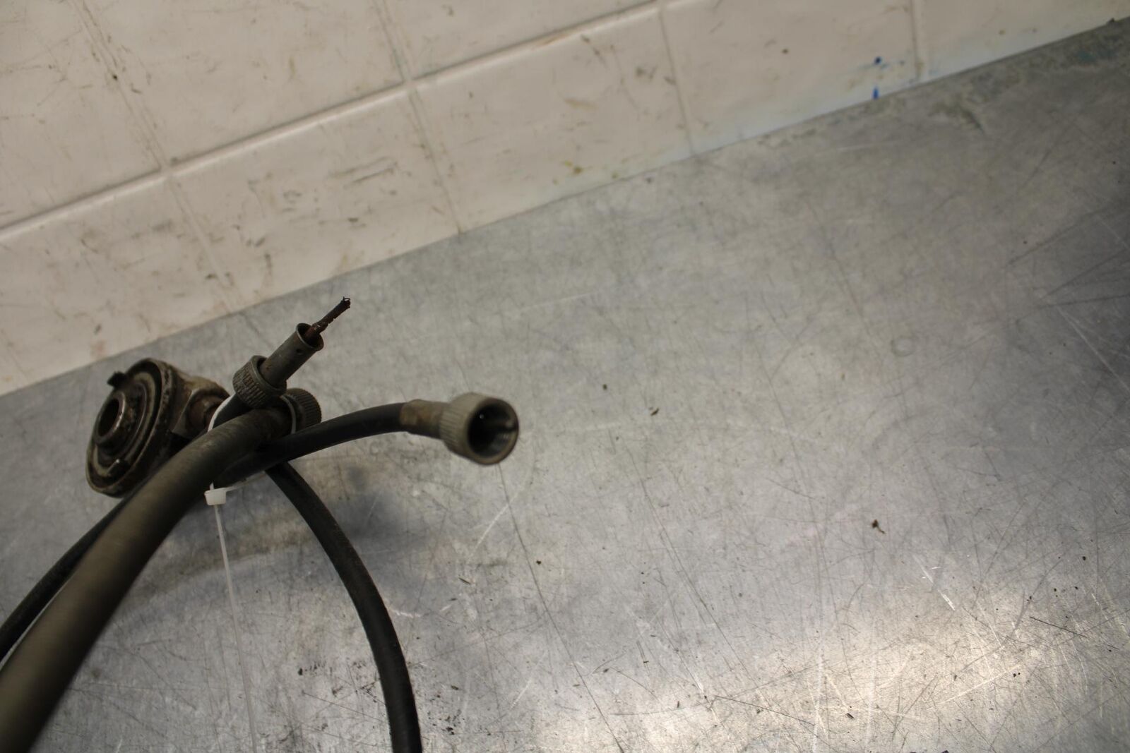 75 SUZUKI GT 550 SPEEDOMETER DRIVE SPEEDO LINE BB72