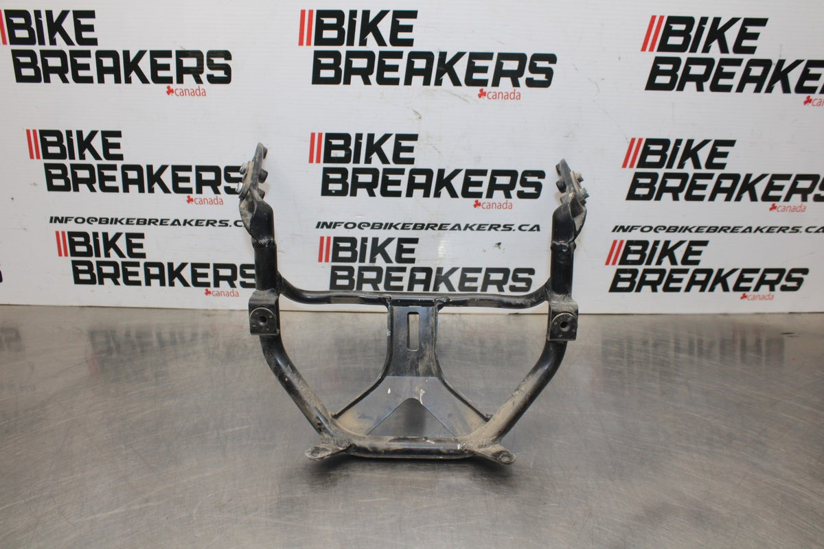 01-03 SUZUKI GSXR600 UPPER FAIRING MIRROR GAUGES STAY BRACKET BB841
