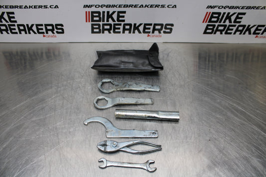 04-05 KAWASAKI NINJA ZX10R STOCK TOOLS OEM TOOL BAG KIT SET BB163