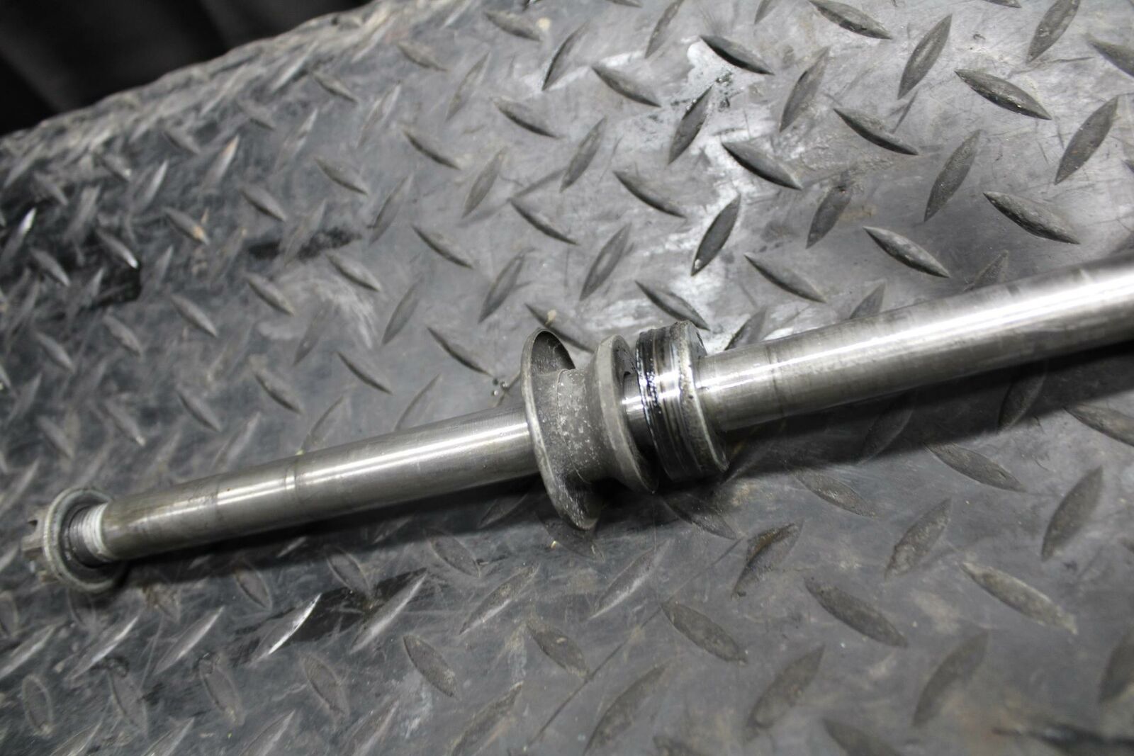 86 SUZUKI GS750ES REAR AXLE BACK WHEEL RIM PIVOT BOLT AXEL BB233