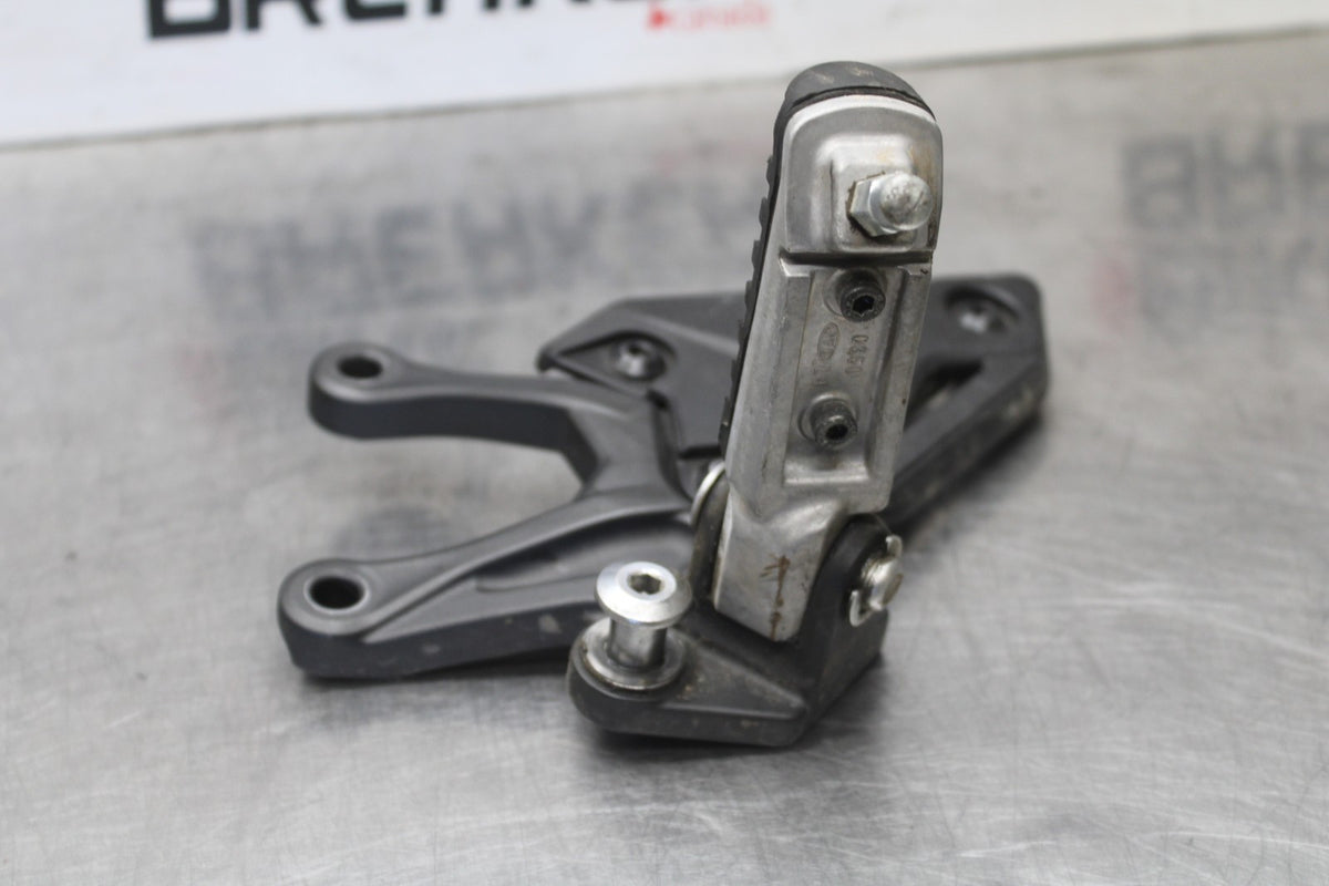 25 KAWASAKI Z900 LEFT REARSET REAR SET DRIVER FOOT PEG REST STOP BB928