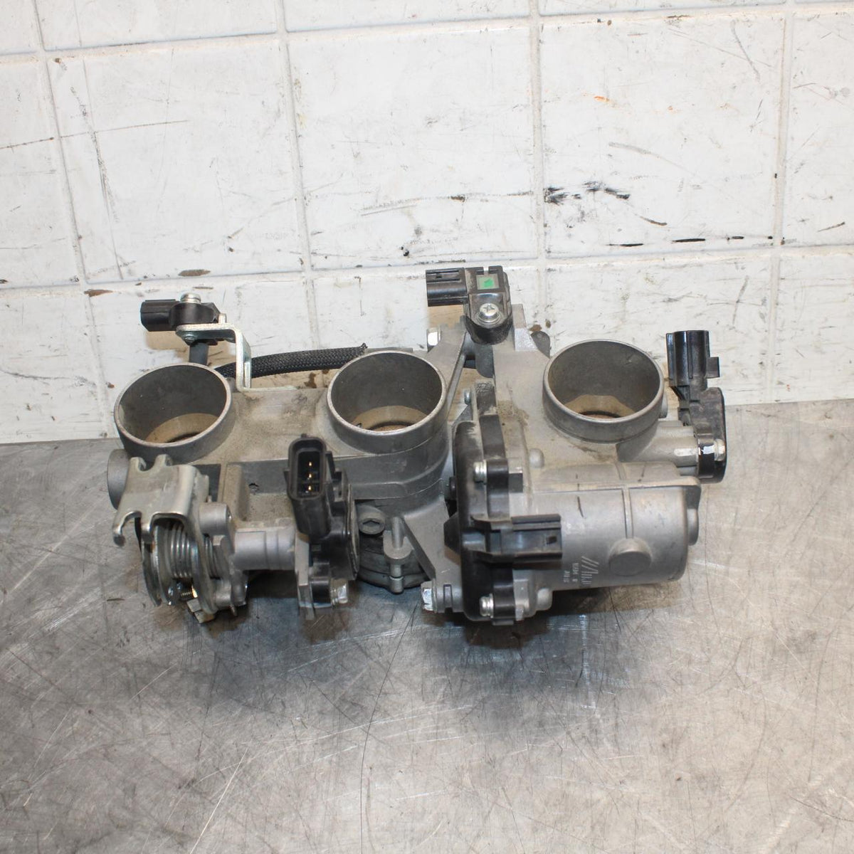 2016 Yamaha XSR900 ABS MAIN FUEL INJECTORS / THROTTLE BODIES BB516