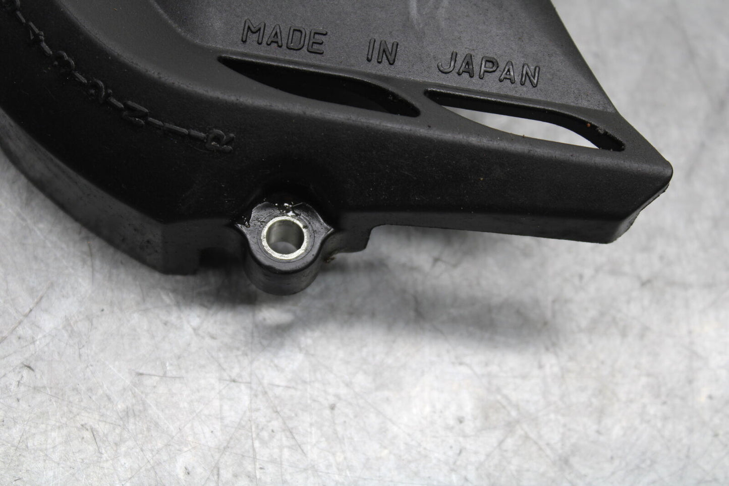 09-24 YAMAHA RAPTOR 700R ENGINE SPROCKET CHAIN COVER BB654