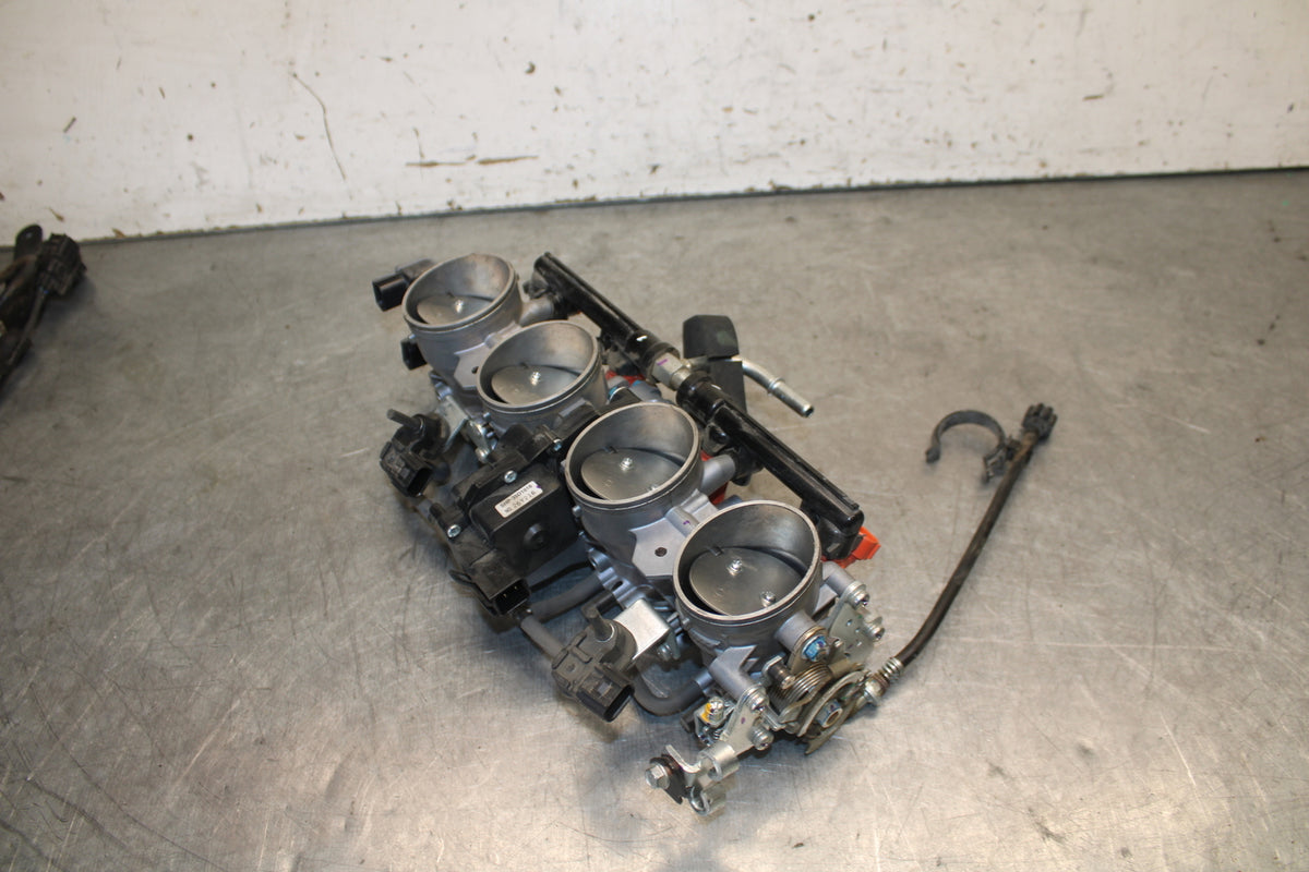 19-23 KAWASAKI NINJA ZX6R MAIN FUEL INJECTORS / THROTTLE BODIES BB701