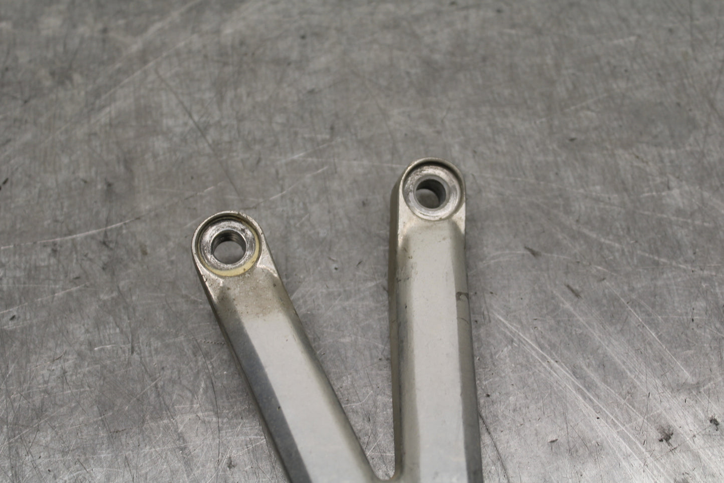 08-16 YAMAHA YZF R6 REAR BACK PASSENGER PEG SET PAIR BB131