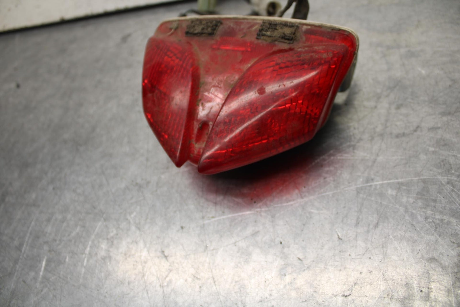 08-10 SUZUKI GSXR 600 750 REAR TAIL TAILLIGHT BACK BRAKE LIGHT BB101
