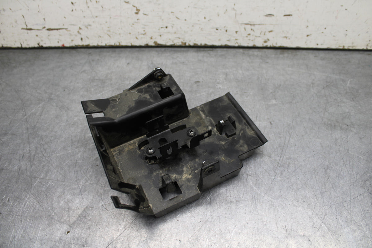 24 KAWASAKI NINJA 500 ABS ECU COVER / RELAY MOUNT BB730