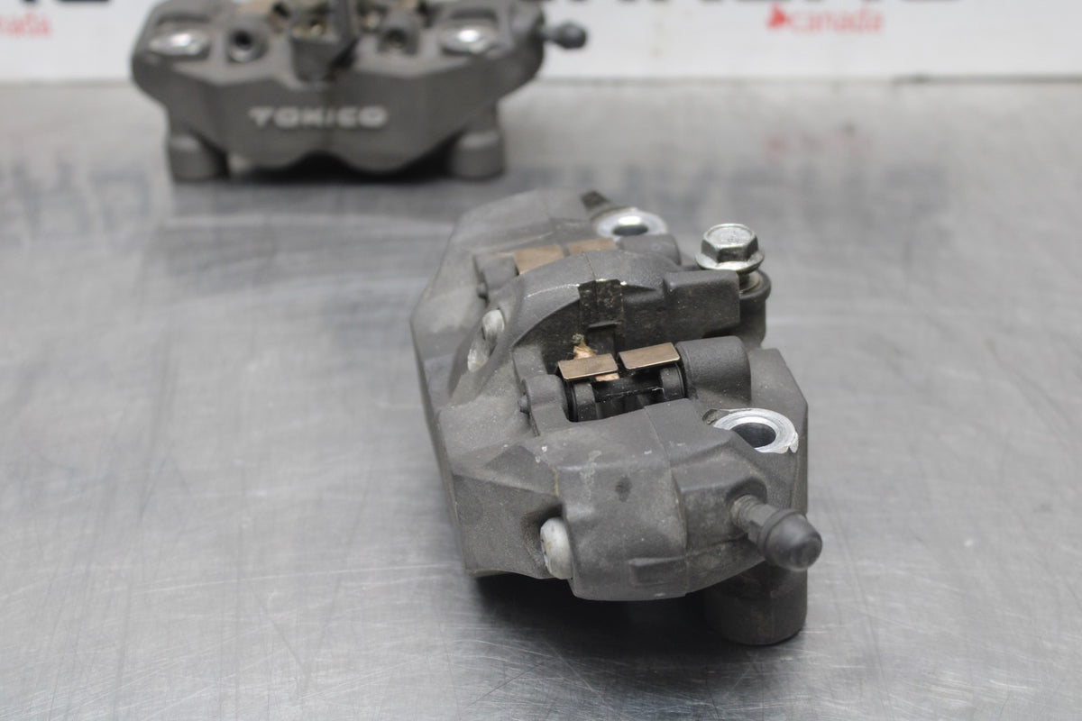 06-07 SUZUKI GSXR 600 RIGHT LEFT FRONT BRAKE CALIPER SET PAIR CALIPERS BB845