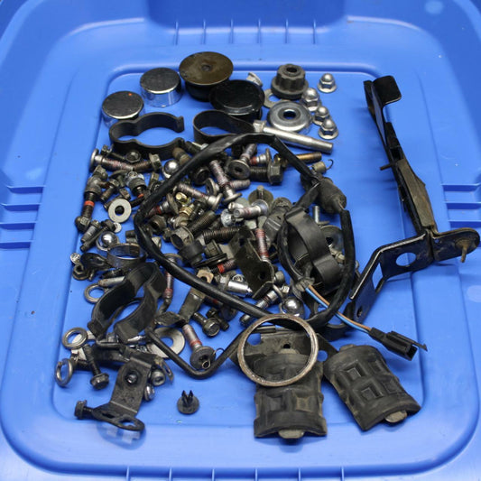 05-06 KAWASAKI VULCAN VN1500 CLASSIC ASSORTED BOLTS HARDWARE TANK DAMPERS BB220