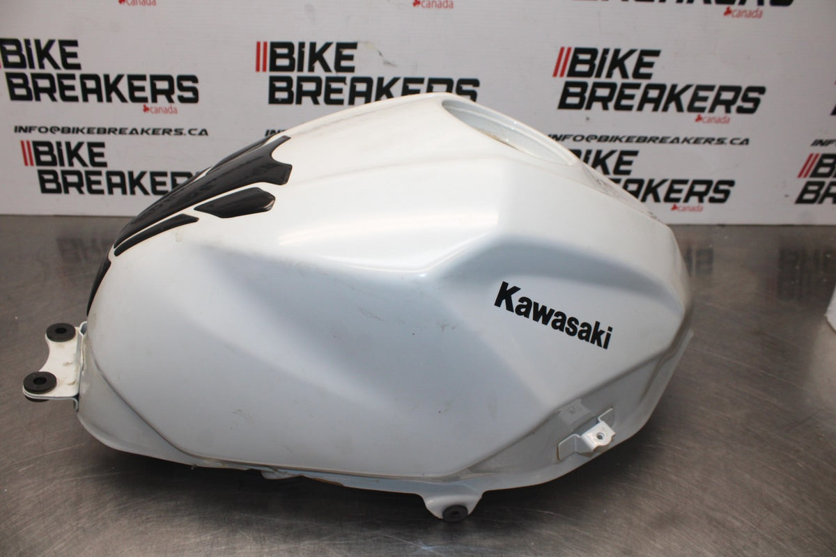 18-26 KAWASAKI Z400 GAS TANK FUEL CELL PETROL RESERVOIR BB852