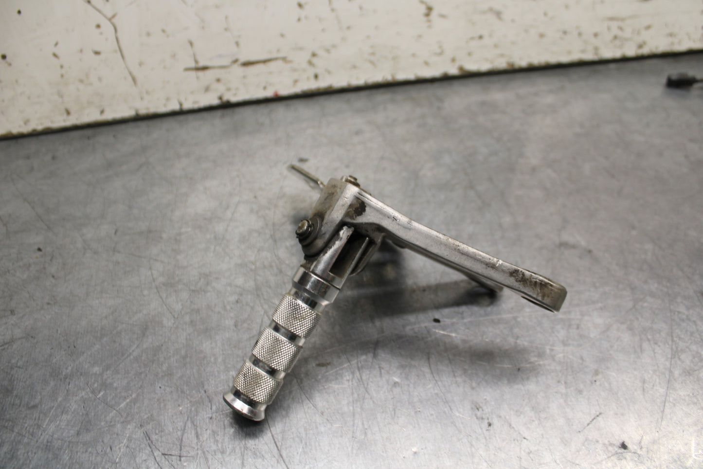 05-06 HONDA CBR600RR LEFT REARSET REAR SET DRIVER FOOT PEG REST STOP BB739