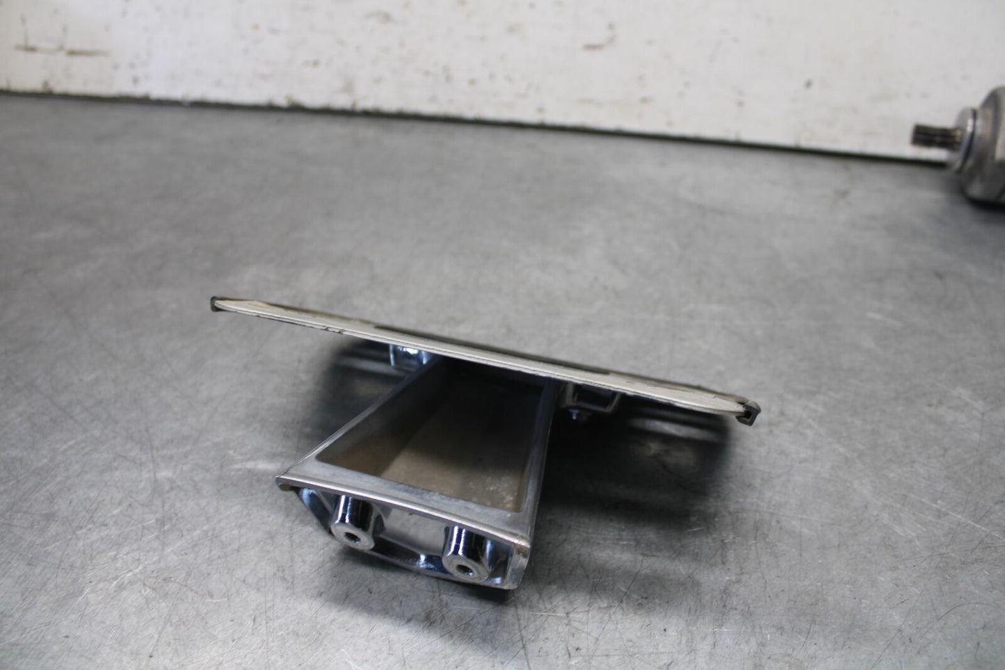 05-09 SUZUKI BOULEVARD C90 LICENSE PLATE LIGHT BB692