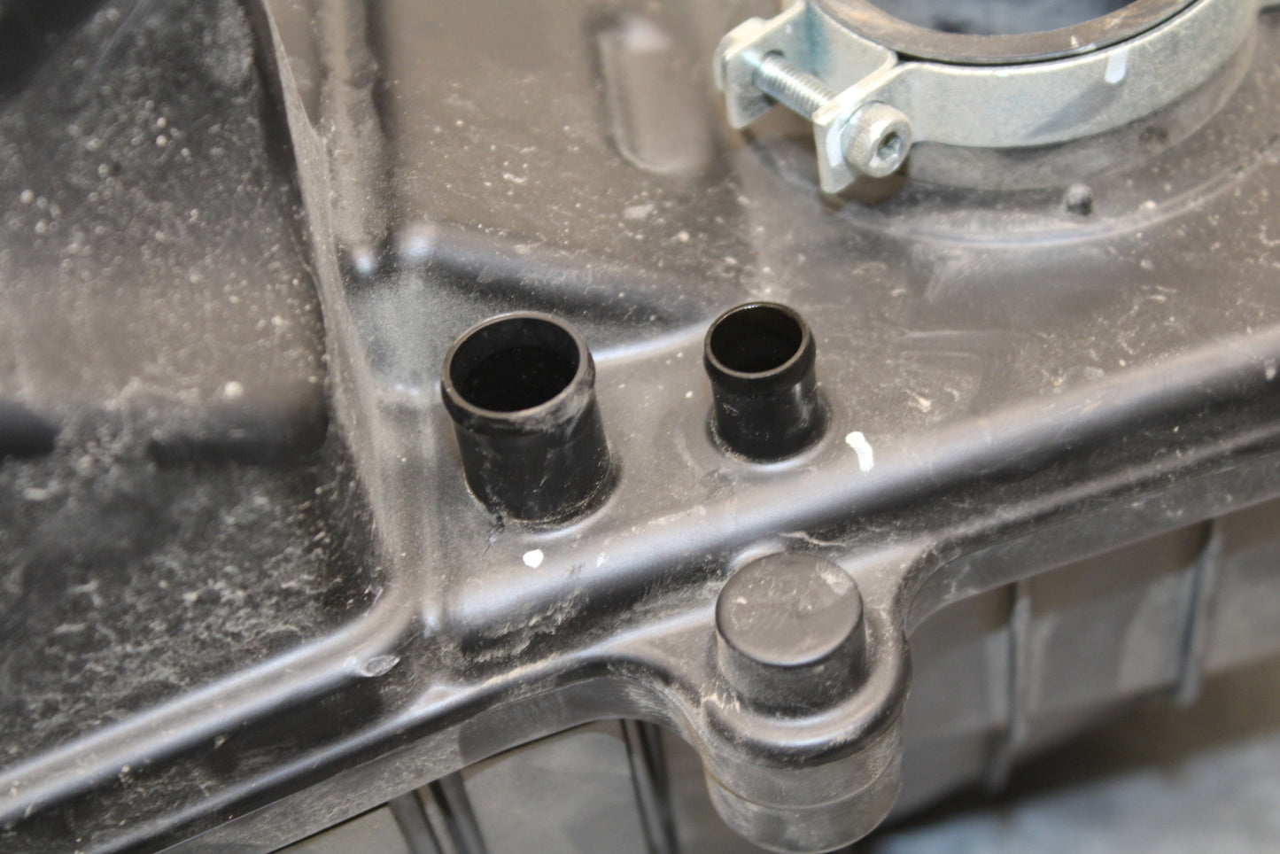 19-22 KAWASAKI Z400 AIRBOX AIR INTAKE FILTER BOX BB708