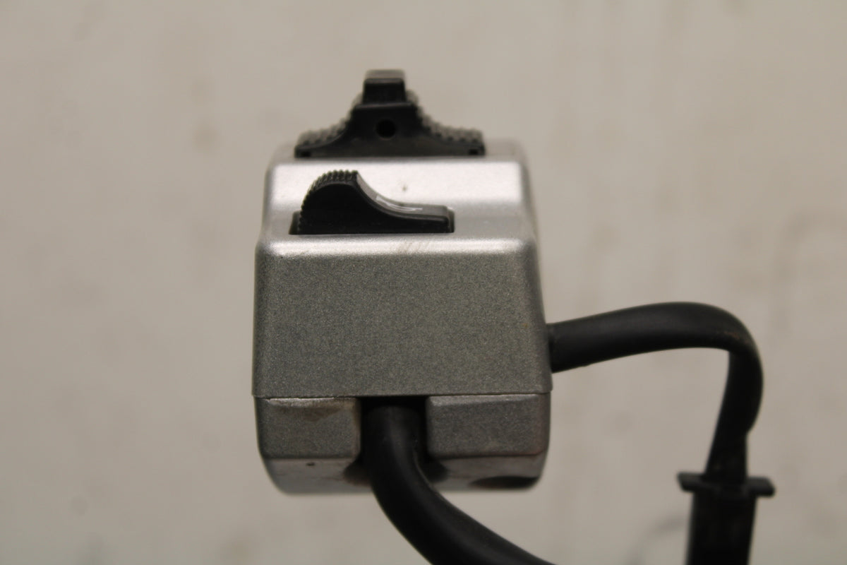 04 SUZUKI INTRUDER 800 LEFT HANDLE HORN SIGNALS SWITCH SWITCHES BB758