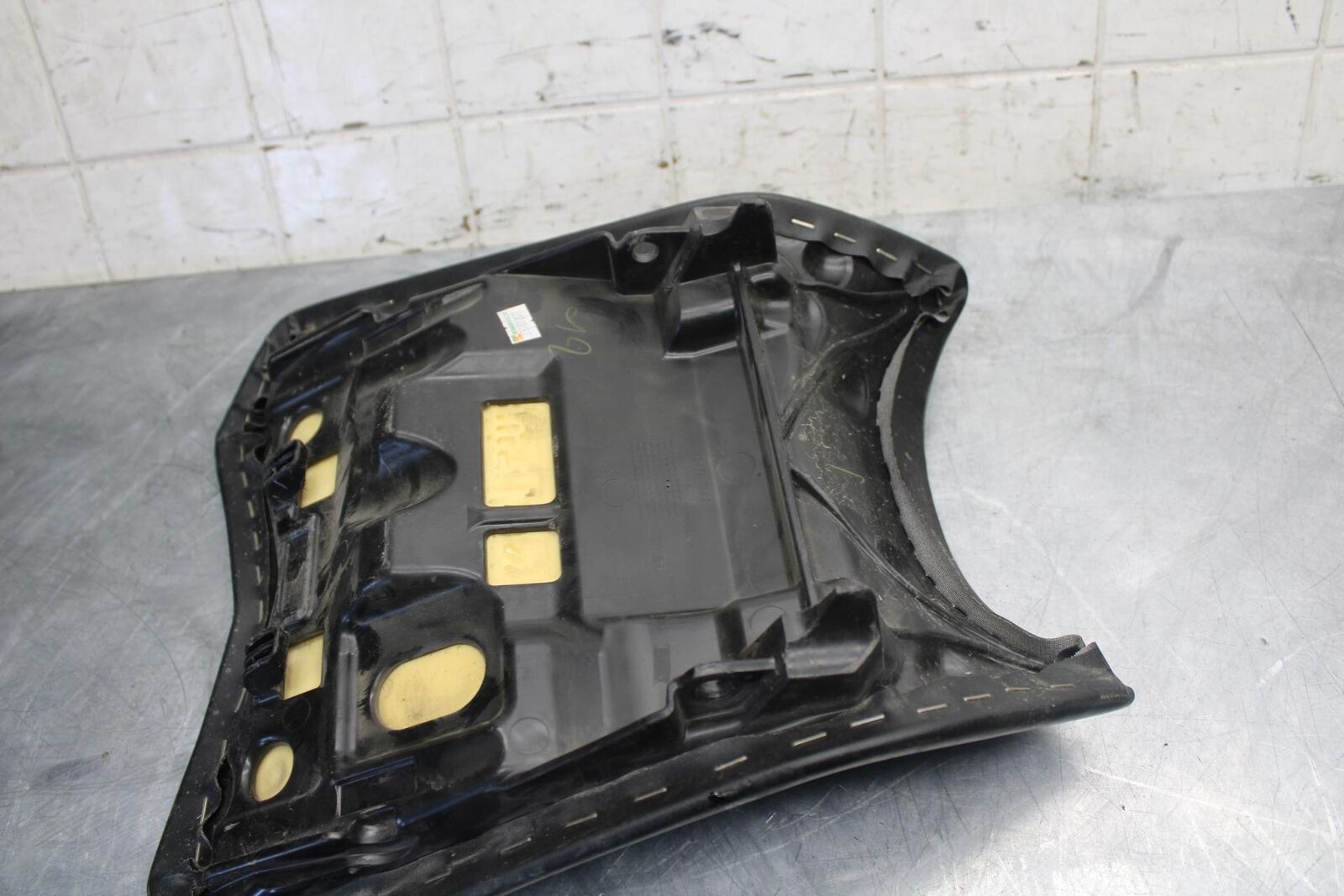 2015 Kawasaki Ninja 300 EX300B ABS FRONT DRIVERS SEAT PAD SADDLE BB518