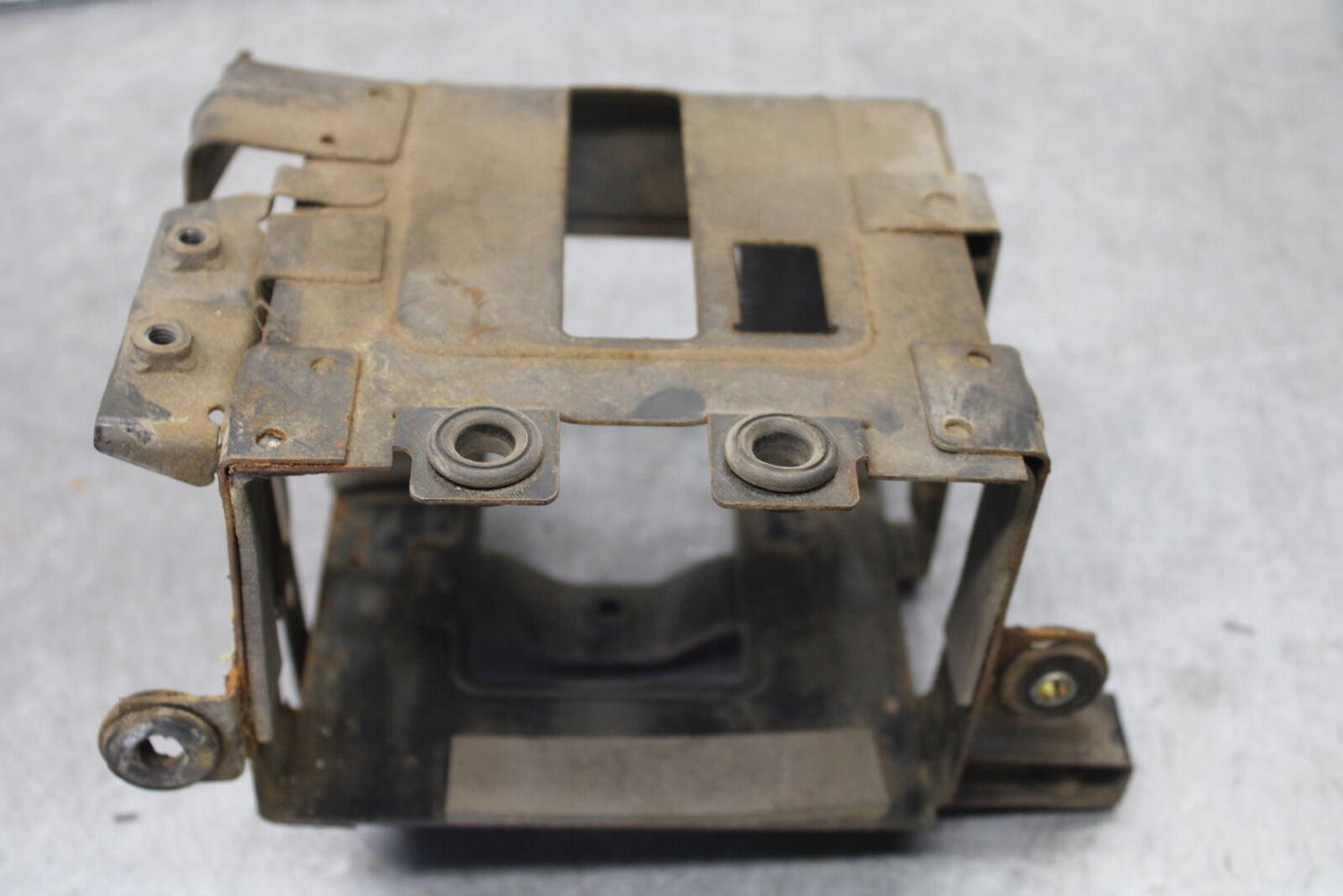85-86 SUZUKI MADURA 1200 BATTERY TRAY BOX HOLDER  BB691