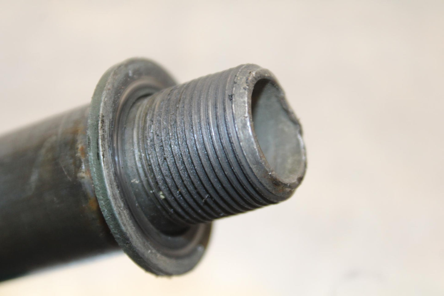05 YAMAHA YZF R6S REAR AXLE BACK WHEEL RIM PIVOT BOLT AXEL BB600