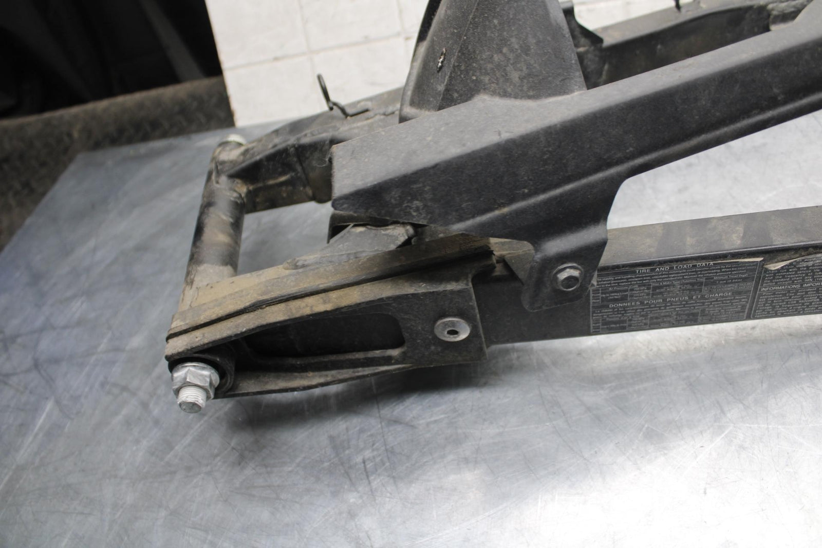 2013 Kawasaki Ninja 300 EX300B ABS REAR SWINGARM BACK SUSPENSION SWING ARM BB518