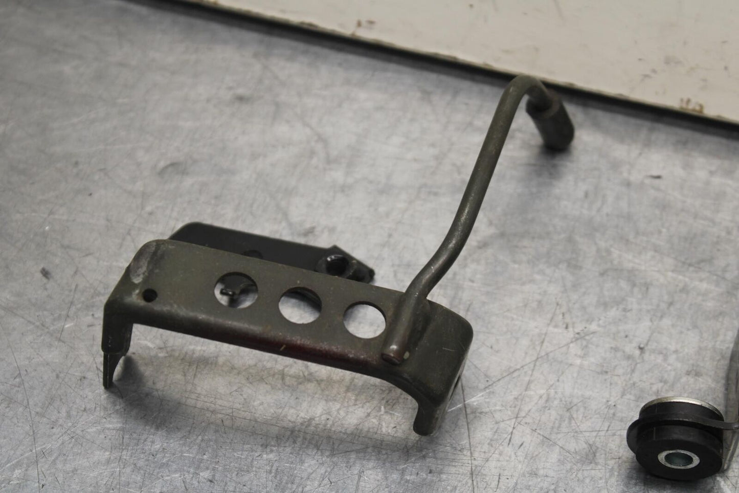 17-20 KAWASAKI 650 EX650 ABS GAS TANK RESERVOIR BRACKET AND MISCELLANEOUS BB88