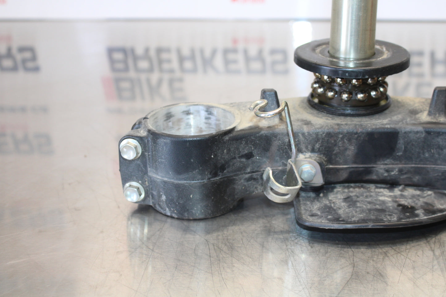 11 SUZUKI GSXR1000 FRONT FORKS CLAMP LOWER TRIPLE TREE STEM BB142