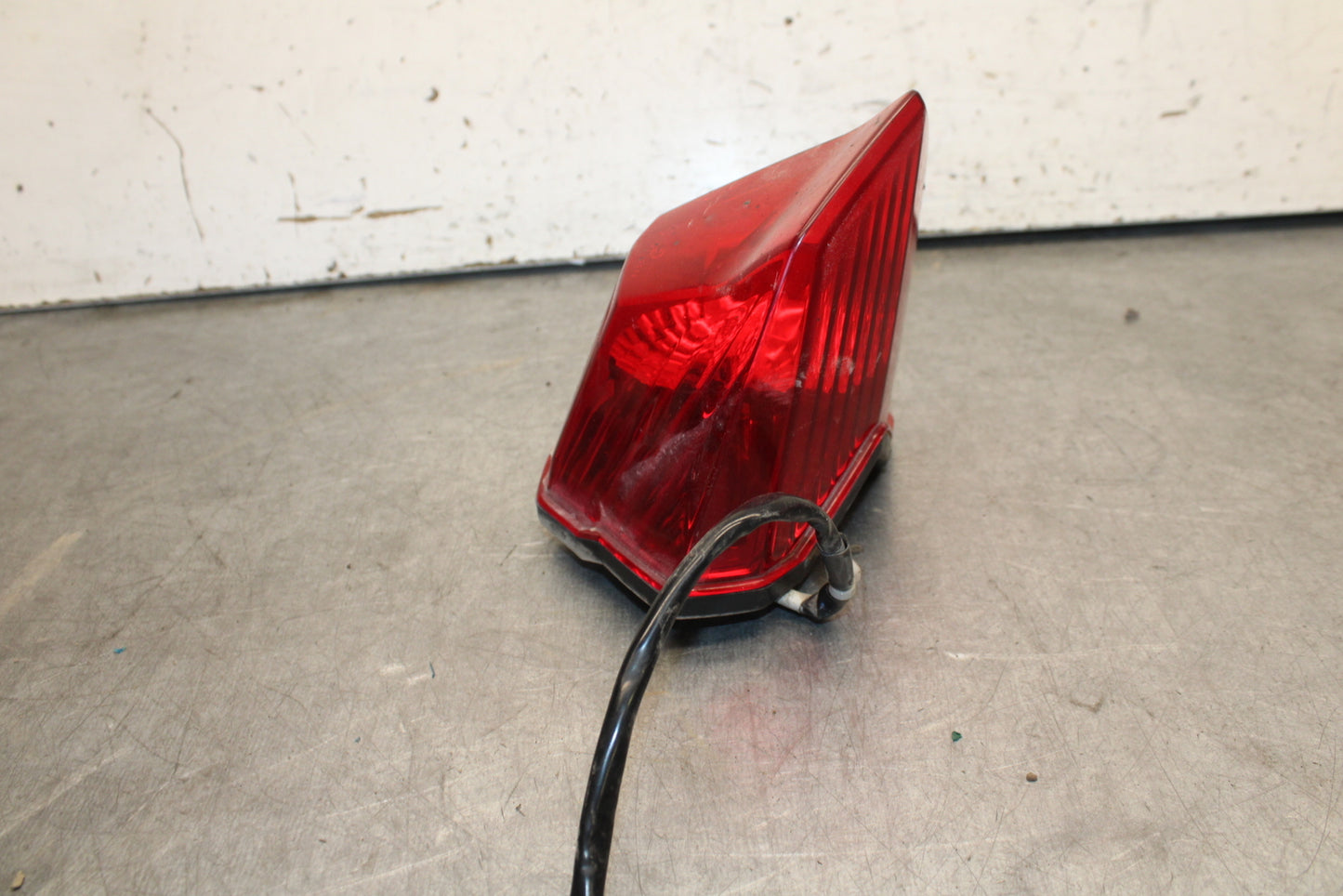 09-15 YAMAHA FZ6R REAR TAIL TAILLIGHT BACK BRAKE LIGHT  BB686