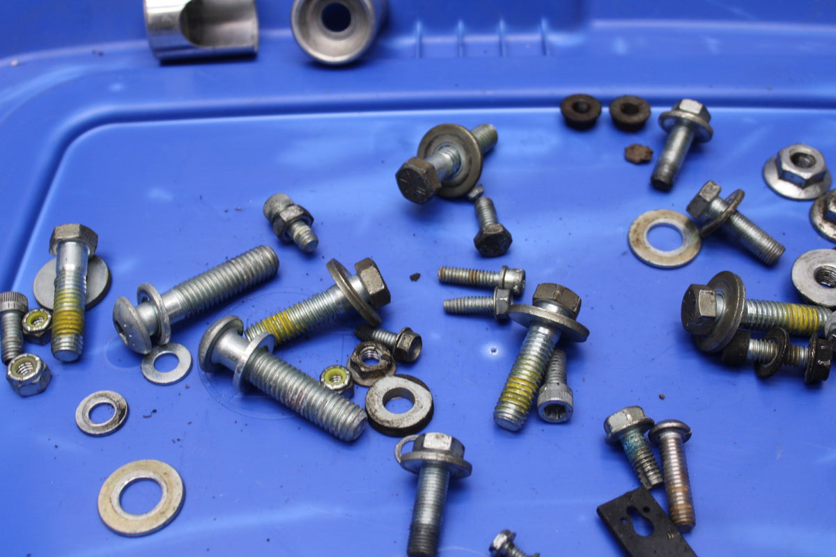 95-03 HARLEY-DAVIDSON SPORTSTER 1200 CUSTOM XL1200C BOLTS SCREWS BB817