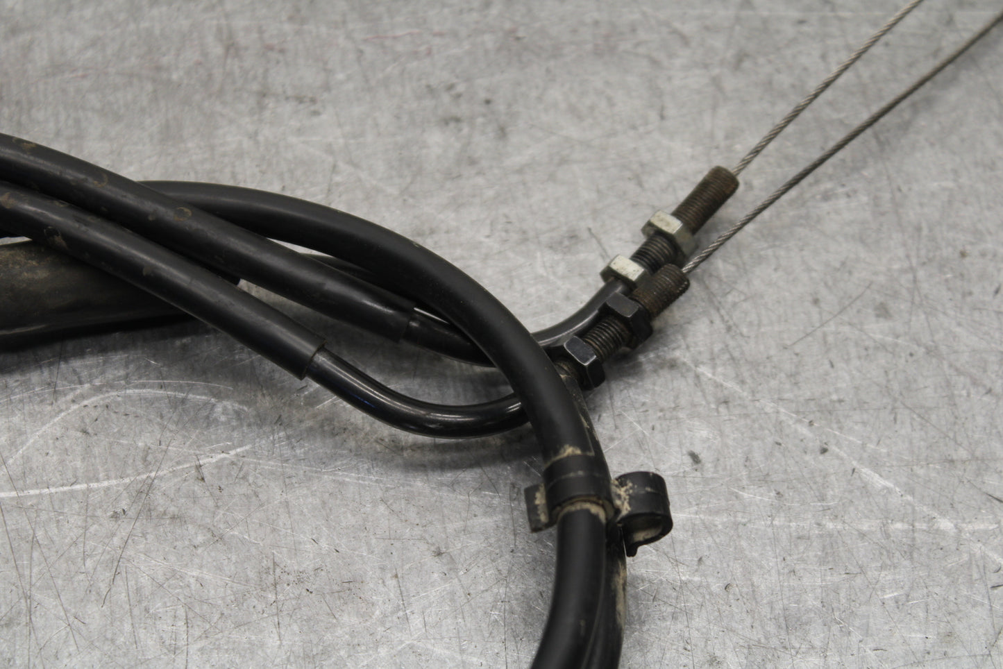 09-11 TRIUMPH DAYTONA 675 THROTTLE CABLES LINES BB652