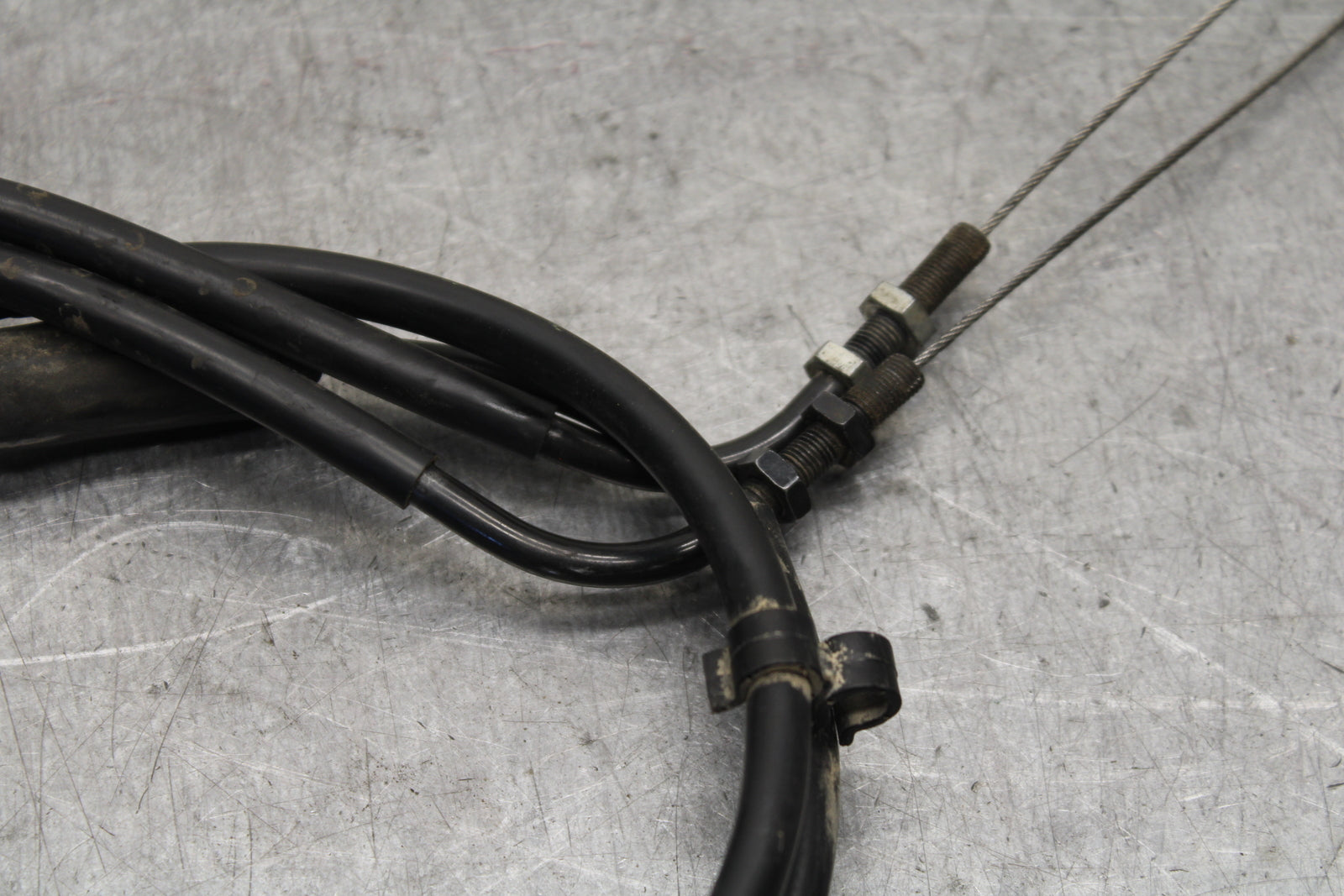 09-11 TRIUMPH DAYTONA 675 THROTTLE CABLES LINES BB652