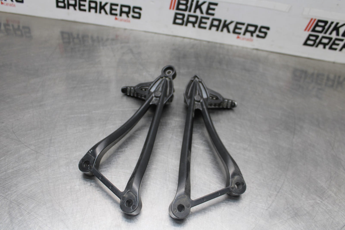 08 KAWASAKI NINJA ZX10R REAR BACK PASSENGER PEG SET PAIR BB902