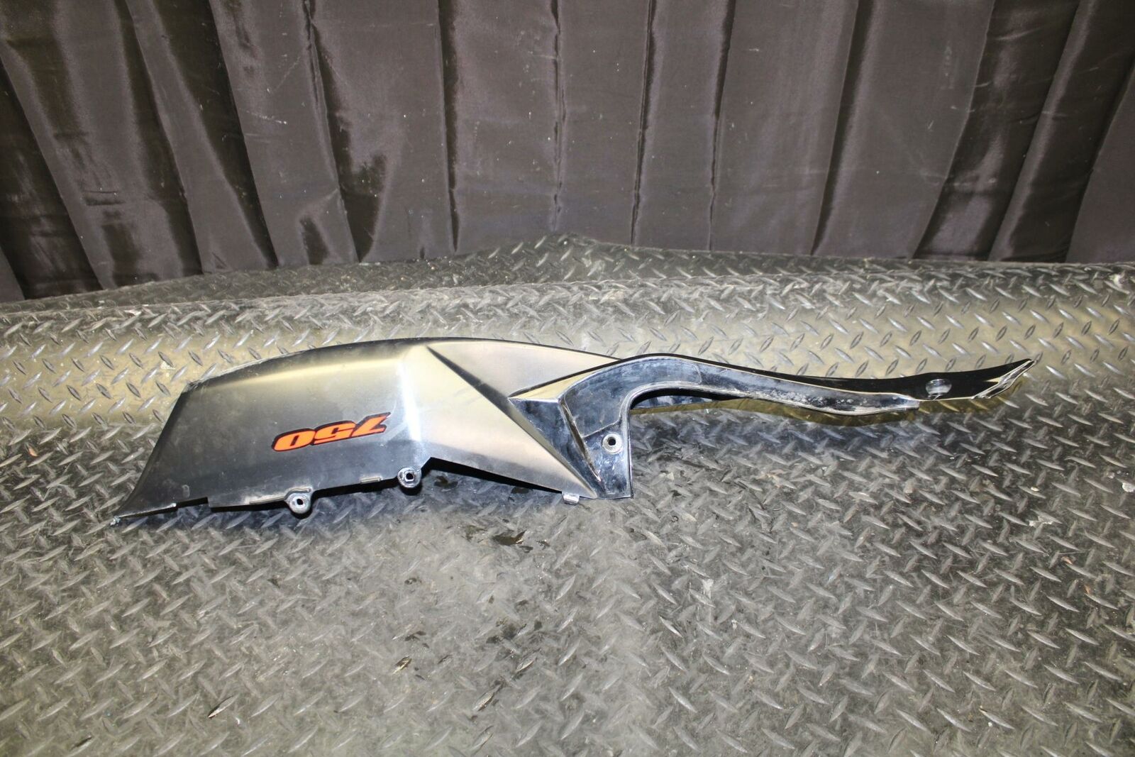 10 SUZUKI GSXR750 LEFT REAR BACK TAIL FAIRING COWL SHROUD BB190