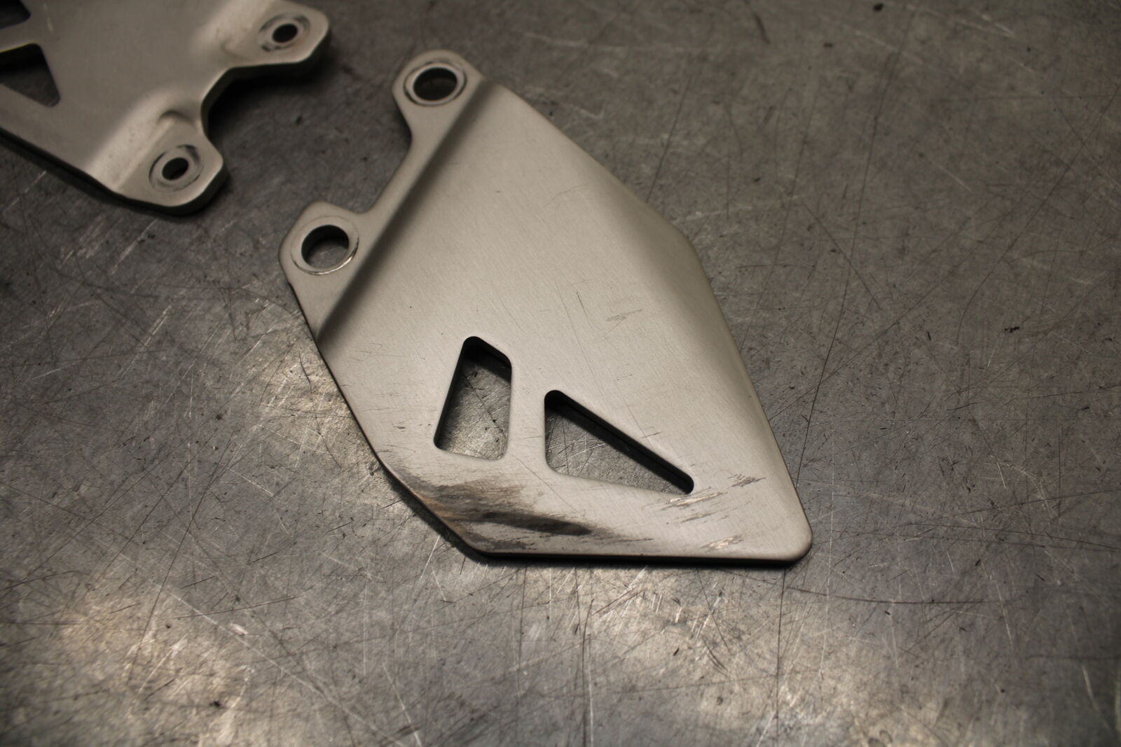 16 KAWASAKI NINJA ZX10R RIGHT LEFT PAIR HEEL GUARD COVER  BB650