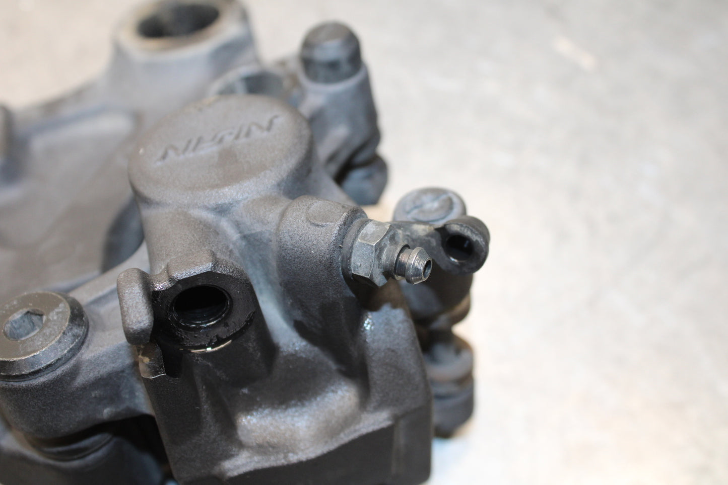 16 KAWASAKI NINJA ZX10R REAR BRAKE CALIPER W MOUNT BRACKET 43080-0097-DJ BB650