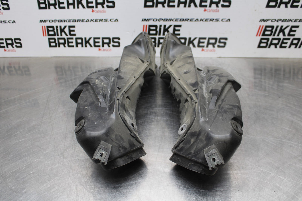 06-07 SUZUKI GSXR 600 RIGHT LEFT AIR INTAKE DUCTS BB178
