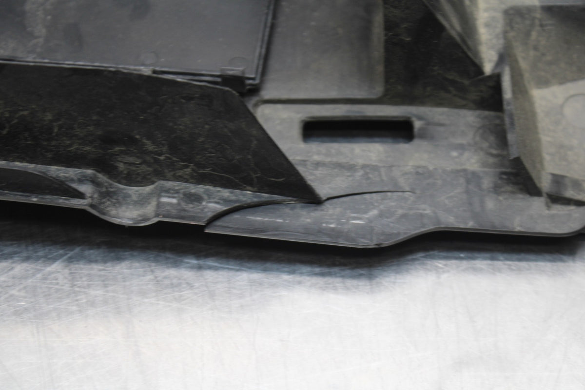 06-07 SUZUKI GSXR 600 REAR BACK TAIL UNDERTAIL BATTERY TRAY PLASTIC BB822
